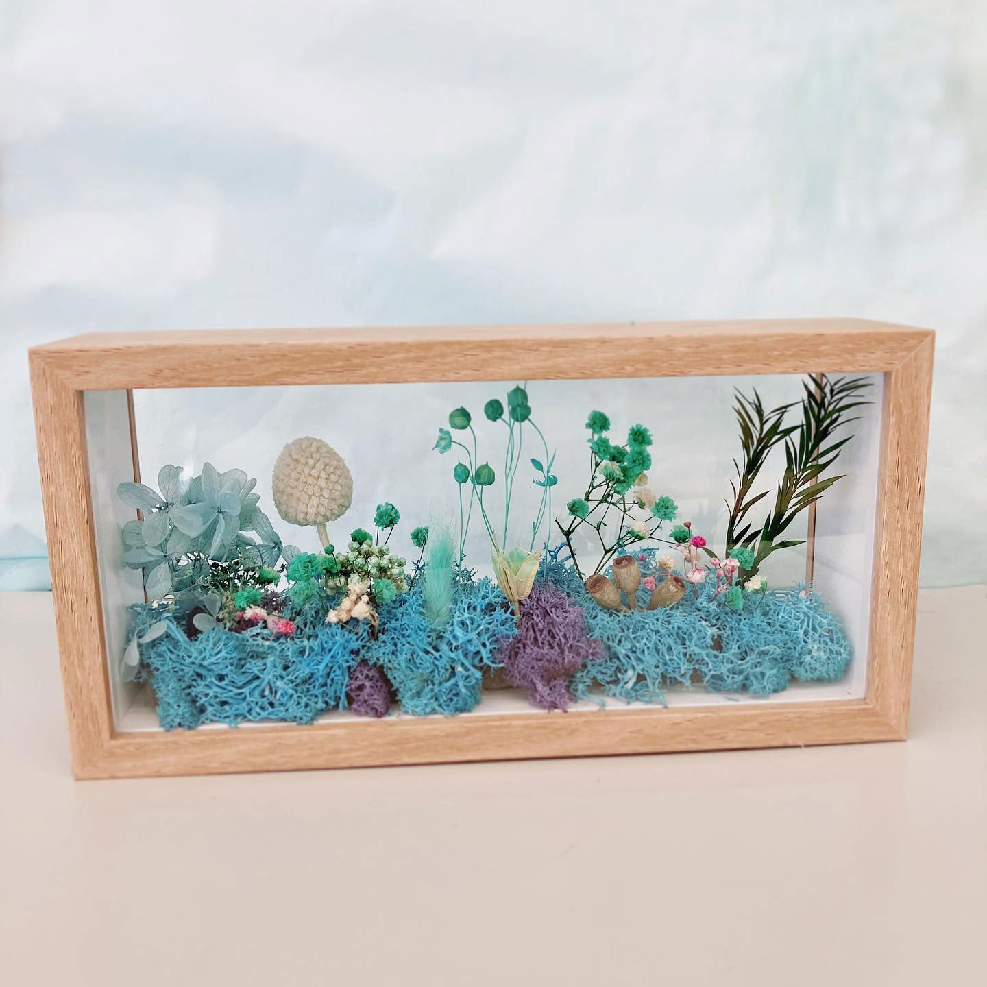 使用各種乾花配合苔蘚乾花立體相框的香港手工班