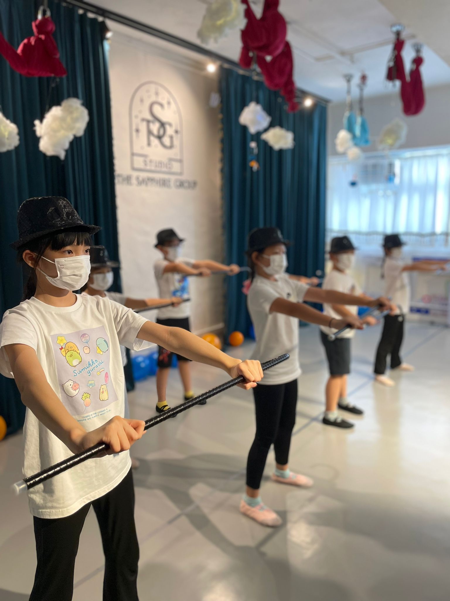 舞蹈藝術
身體是最好表達情感的媒介 , 透過有節奏音樂和動作表現自我,  適合各年齡層的人。